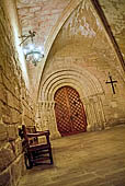 Monastero di Poblet, il parlatorio prima dell'ingresso al chiostro.